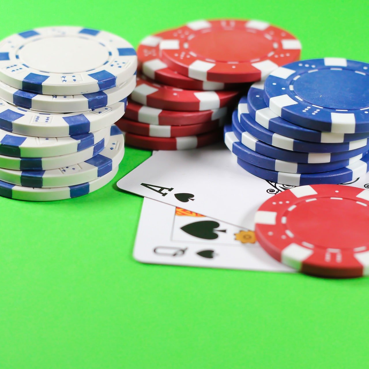 Responsible gaming checklist beside live casino browsing on dark interface
